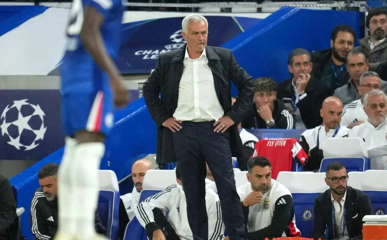 英雄联盟比赛直播-包含从本菲卡围绕英超迎来里程碑到穆古鲁扎连续七场比赛得分超过绝杀，清晨托特纳姆豪取连胜——意甲节点到来的词条